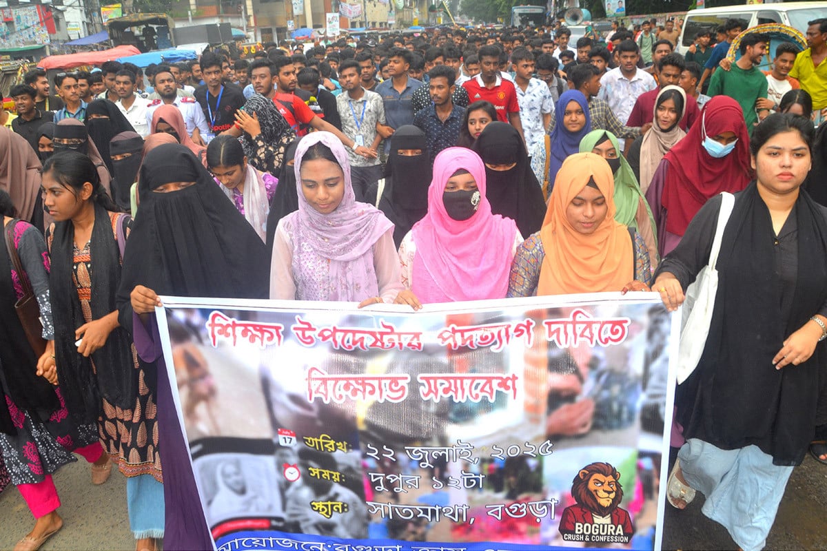  বগুড়ায় ছয় দফা দাবিতে শিক্ষার্থীদের বিক্ষোভ