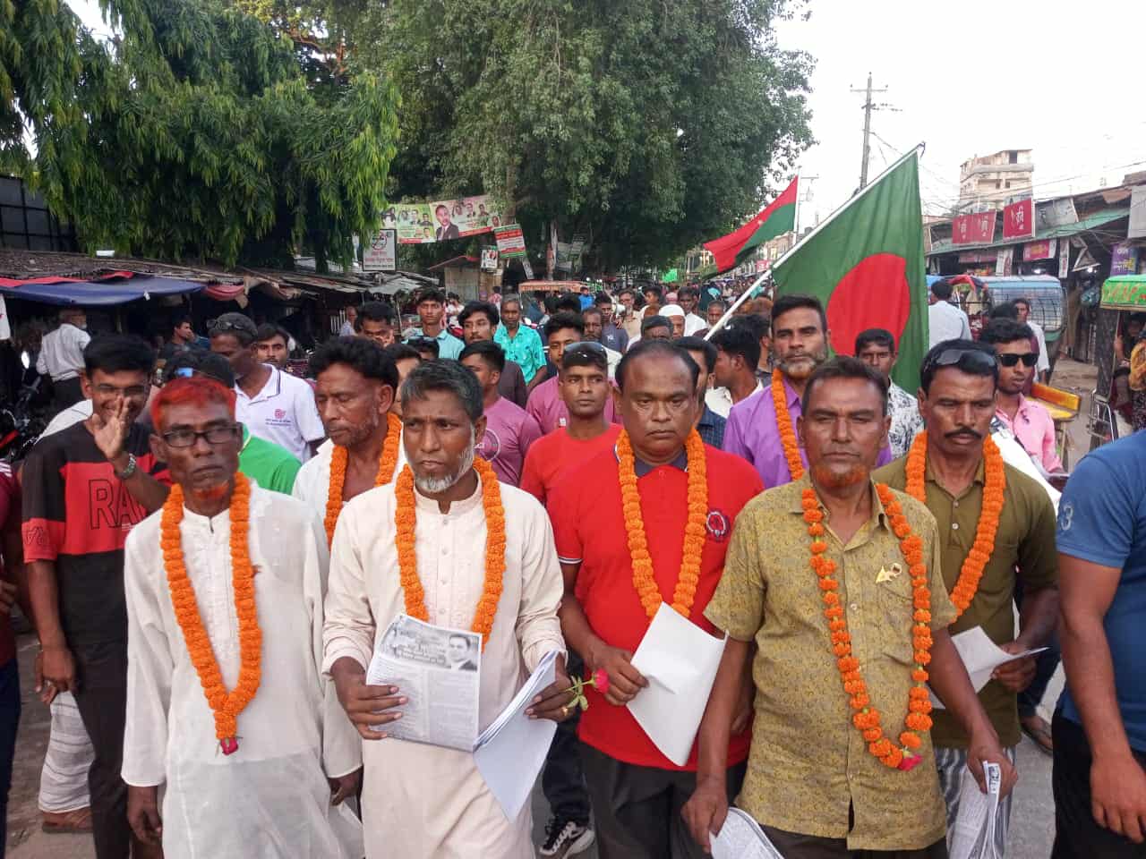 জয়পুরহাট দুই আসনে বিএনপি নেতা আব্বাস আলীর গণসংযোগ ও মাল্য দান