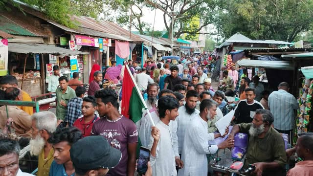 কালাইয়ে আব্বাস আলীর ৩১ দফার লিফলেট বিতরণ ও গণসংযোগে