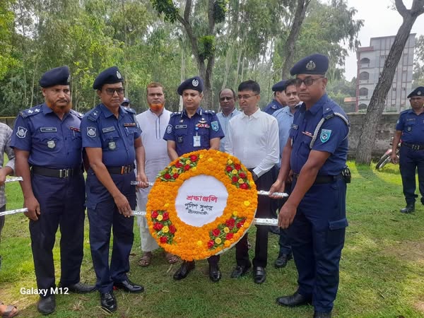 মাইলস্টোন স্কুল শিক্ষিকা মেহরীন চৌধুরীর সমাধিতে পুলিশের শ্রদ্ধা