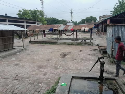 বদলগাছীতে হাট উন্নয়নের অর্থ বরাদ্দ না দেওয়ায় উন্নয়ন কাজ বন্ধ 