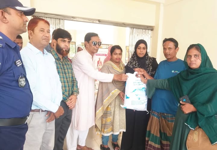 পাঁচবিবিতে ব্র্যাক মৎস্যচাষীদের মাছের পোনা দিলেন