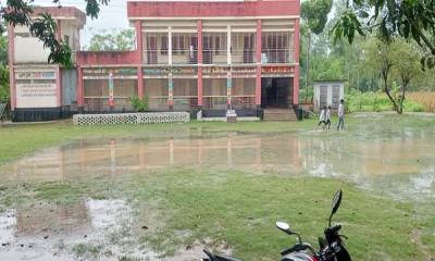 পাঁচবিবিতে স্কুল মাঠে বৃষ্টির পানি