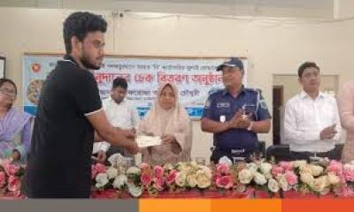 জয়পুরহাটে গণঅভ্যুত্থানে আহতদের অর্থনৈতিক অনুদান বিতরণ