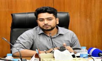 অনেক উপদেষ্টা আখের গুছিয়ে সেফ এক্সিট নিয়ে ভাবছেন : নাহিদ