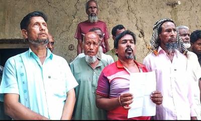 আক্কেলপুরে জমি দখলের প্রতিবাদে সংবাদ সম্মেলন