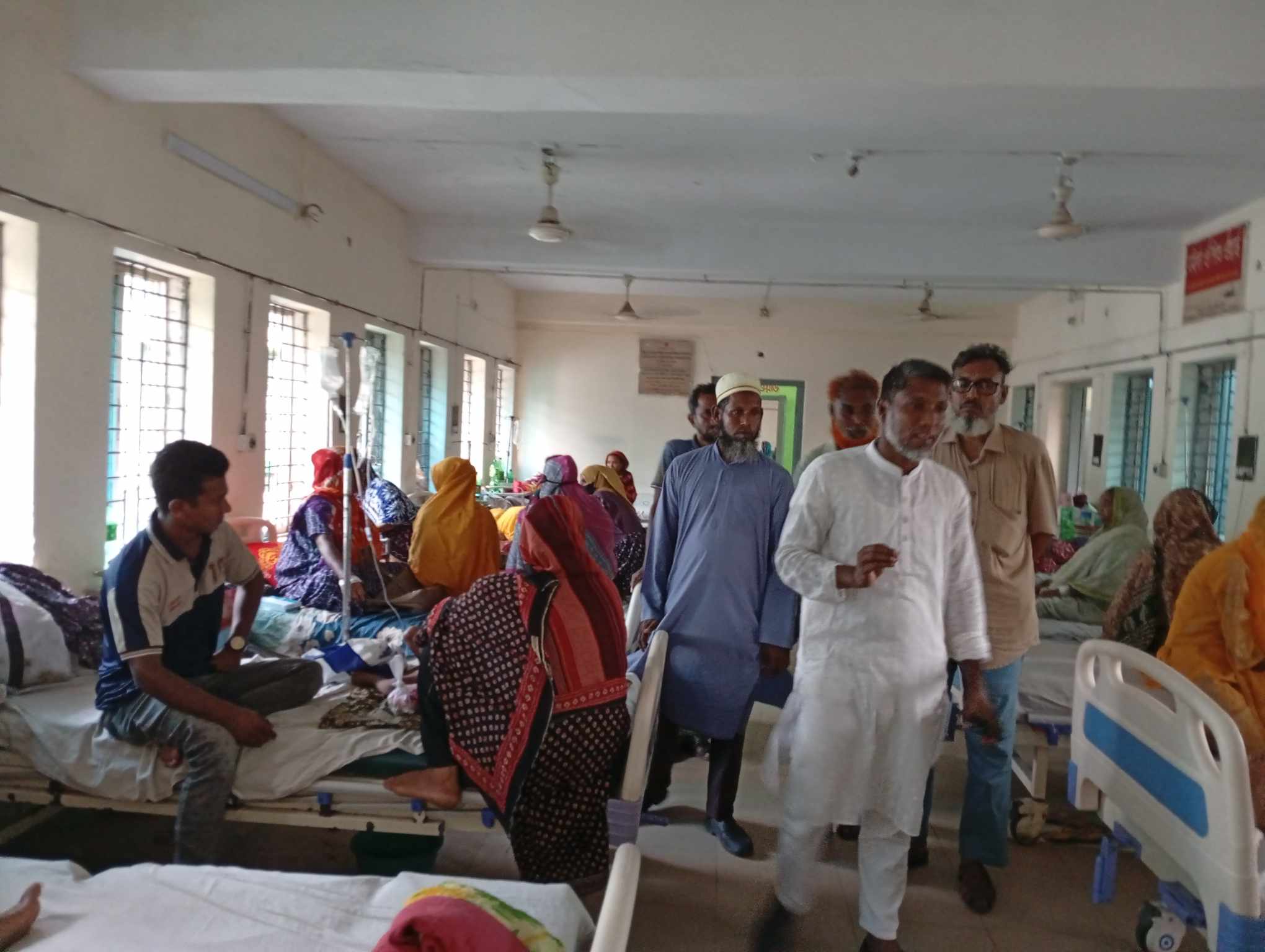 এমপি প্রার্থী  আব্বাস আলীর আক্কেলপুর স্বাস্থ্য কমপ্লেক্স পরির্দশন