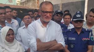 জয়পুরহাটে বাণিজ্য উপদেষ্টার চামড়া গুদাম পরিদর্শন 