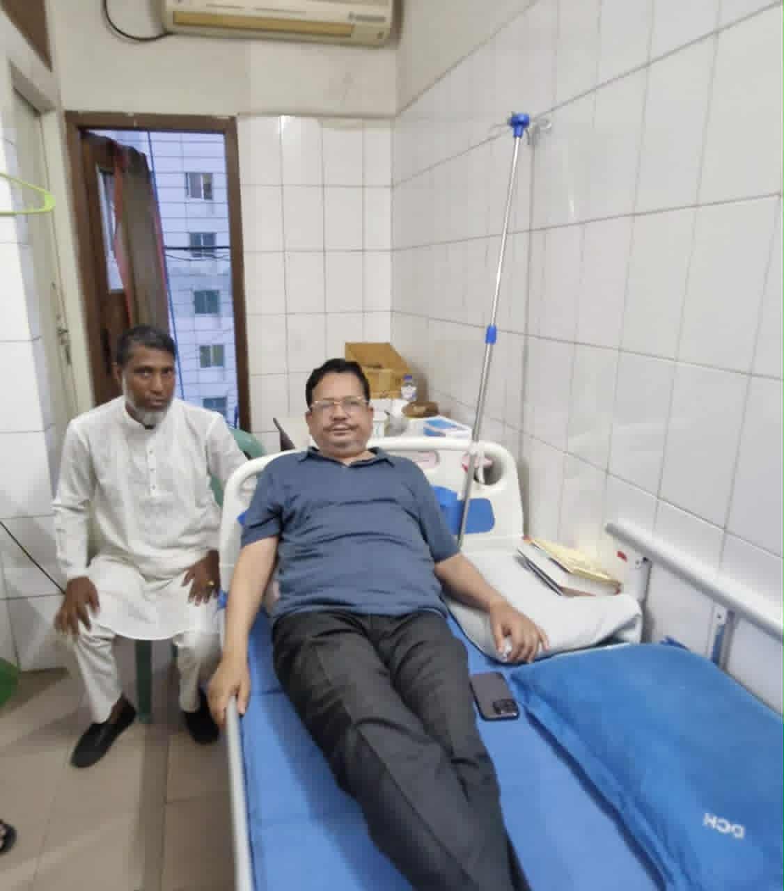 বিএনপি নেতা এডভোকেট শিমুল বিশ্বাসকে হাসপাতালে দেখতে যান আব্বাস আলী