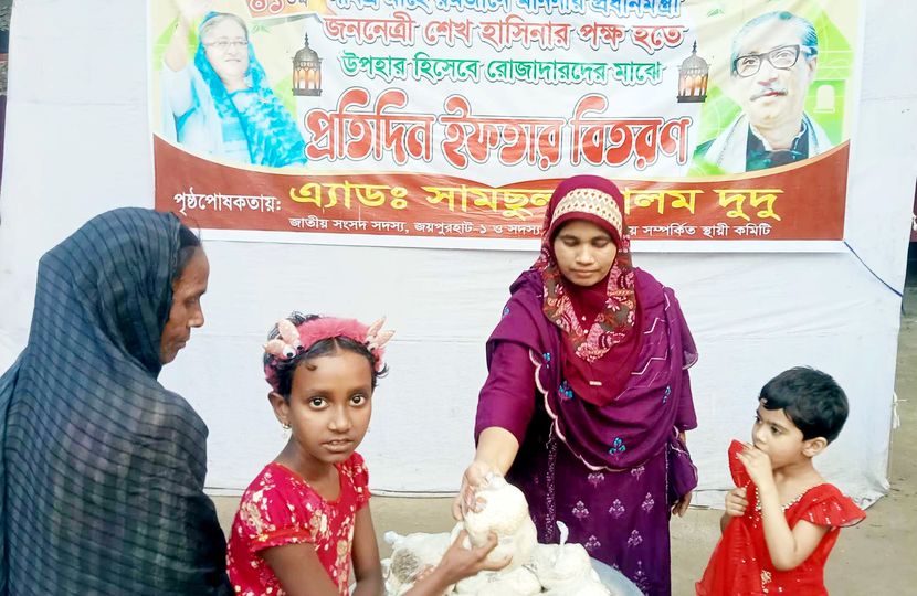 দুদু এমপির পালিত মেয়ের ইফতার বিতরণ